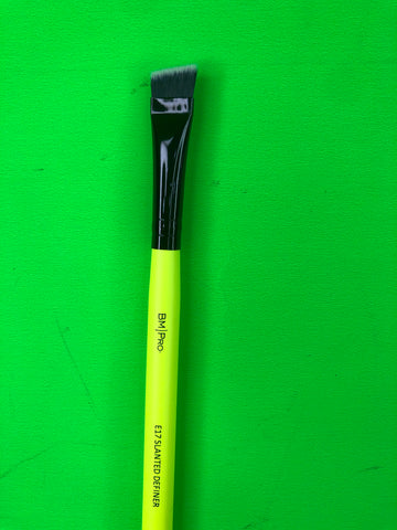 E17 Slanted Definer Brush